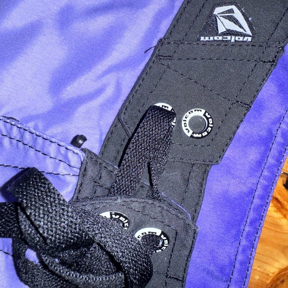 VOLCOM SCALLOP 18” MOD-TECH TRUNKS - Picture 4 of 5